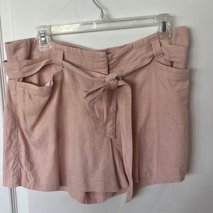 Ann Taylor Outlet soft pink linen blend shorts. Size 8